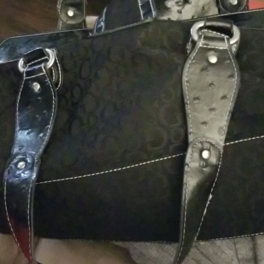 Guess purse - Picture 2 of 16